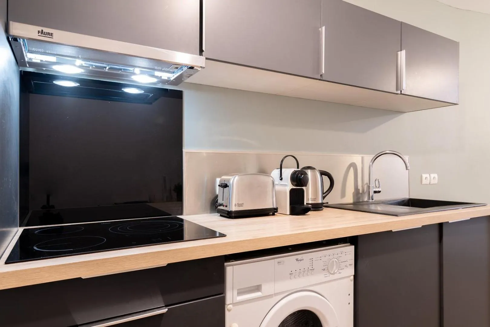 Lille Centre: 2Bed 2Bath Apartment! 0*,