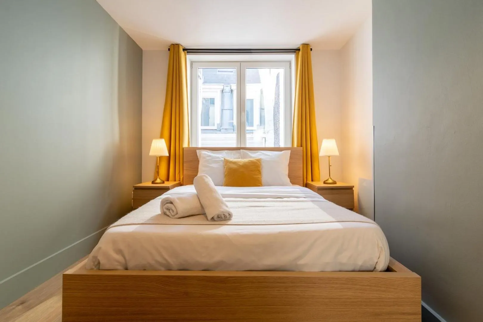 Lille Centre: 2Bed 2Bath Apartment! 0*,  France