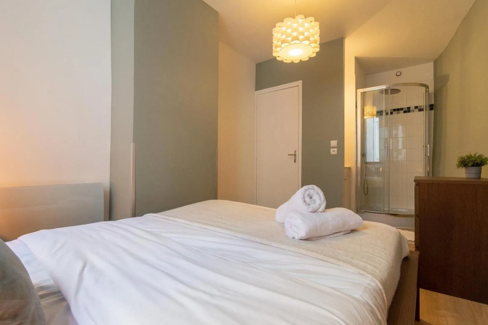 Lille Centre: 2Bed 2Bath Apartment! Apartment